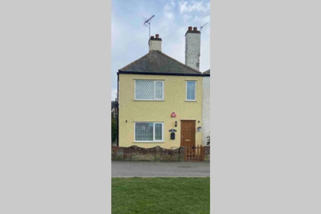 Cosy Cottage Great Bentley Near Station And Shops ภายนอก รูปภาพ
