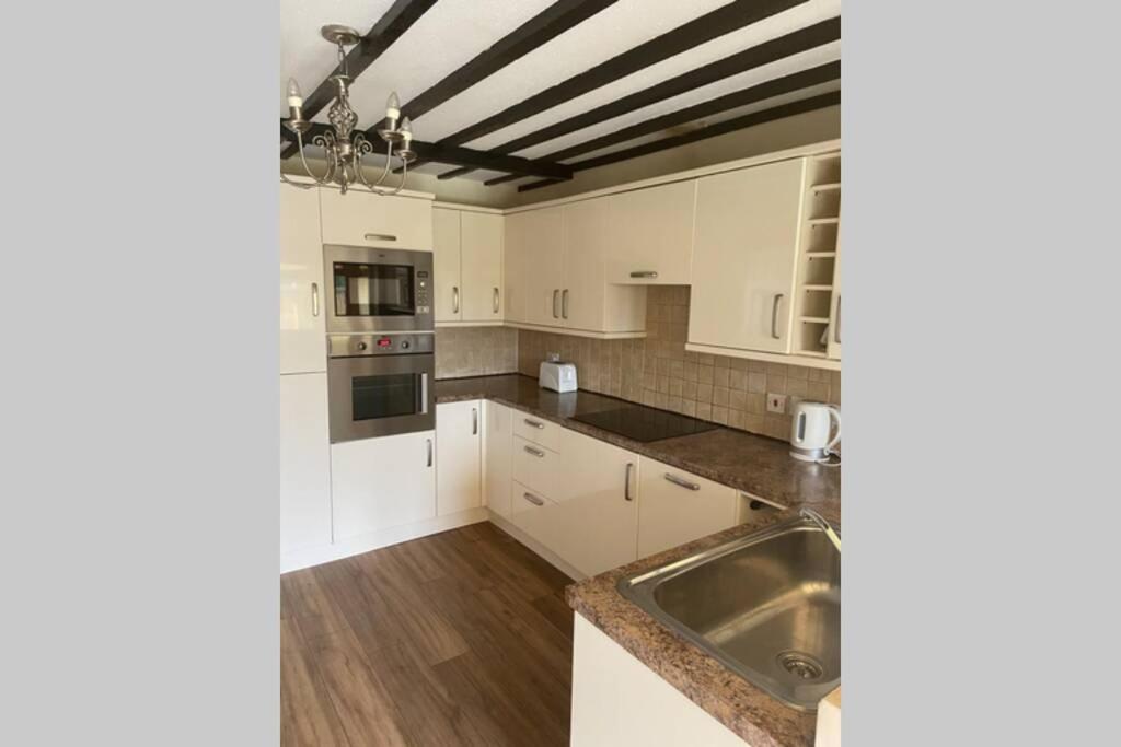 Cosy Cottage Great Bentley Near Station And Shops ภายนอก รูปภาพ